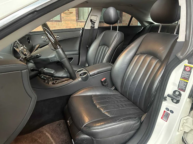 Mercedes-benz cls500 5.0 v8 306pk 2005 cls-klasse youngtimer - afbeelding 31 van  43