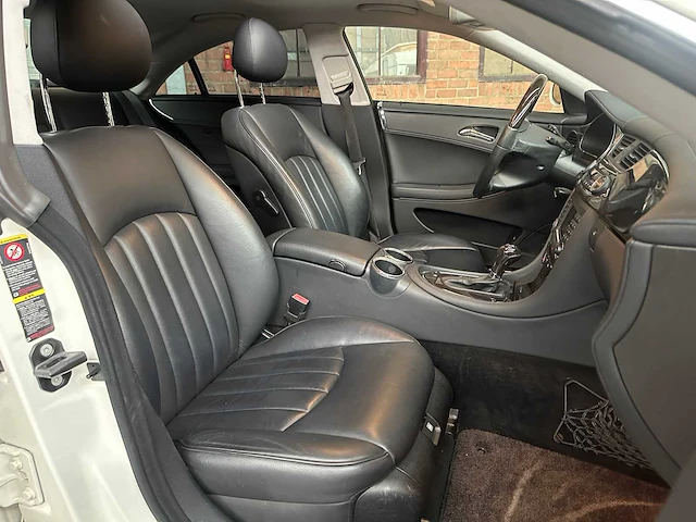 Mercedes-benz cls500 5.0 v8 306pk 2005 cls-klasse youngtimer - afbeelding 35 van  43