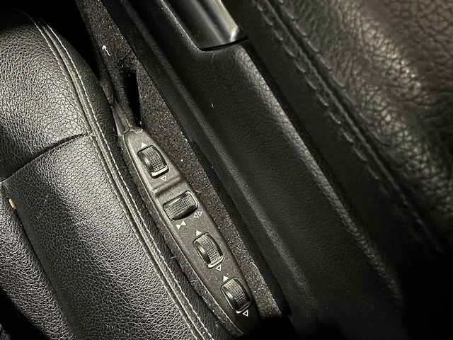 Mercedes-benz e-klasse 300 bt.hy. ambition 1-kpp-00 - afbeelding 17 van  22
