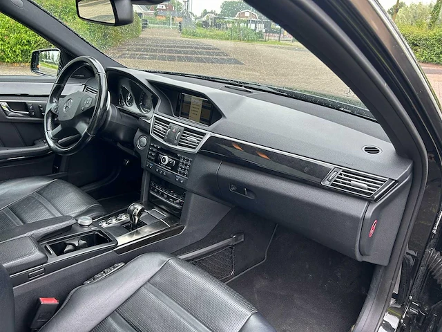 Mercedes-benz e-klasse amg 63 car 2010 | 98-zkz-5 i - afbeelding 2 van  26