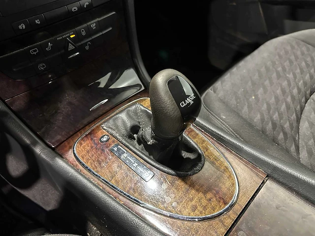 Mercedes-benz e-klasse combi 200 k. classic 3-xxf-87 - afbeelding 9 van  19