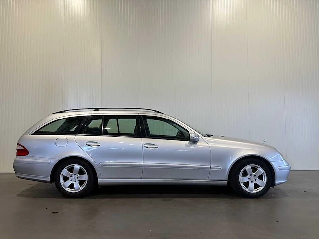 Mercedes-benz e-klasse combi 200 k. classic 3-xxf-87 - afbeelding 16 van  19