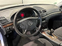 Mercedes-benz e-klasse combi 200 k. classic 3-xxf-87 - afbeelding 19 van  19