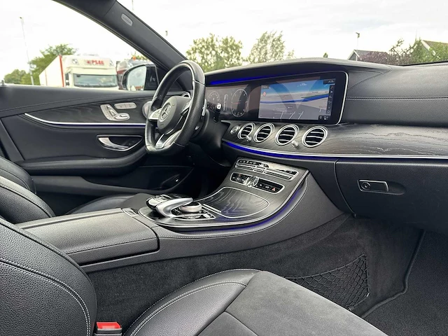 Mercedes-benz e-klasse estate 220 d business solution amg 2018 | xs-955-h - afbeelding 22 van  38