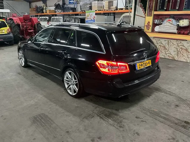 Mercedes-benz e-klasse estate personenauto - afbeelding 25 van  27
