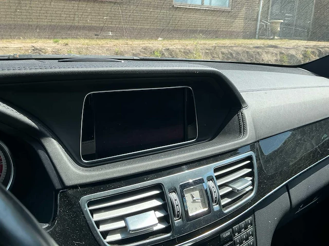 Mercedes-benz e-klasse personenauto (8-ktz-19) - afbeelding 2 van  25
