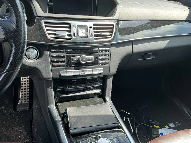 Mercedes-benz e-klasse personenauto (8-ktz-19) - afbeelding 3 van  25