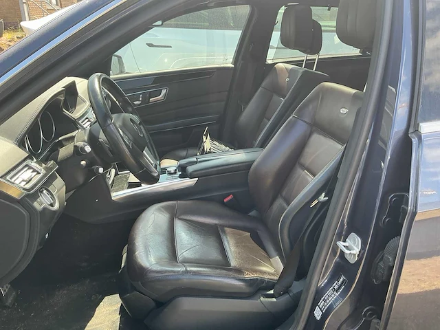 Mercedes-benz e-klasse personenauto (8-ktz-19) - afbeelding 23 van  25