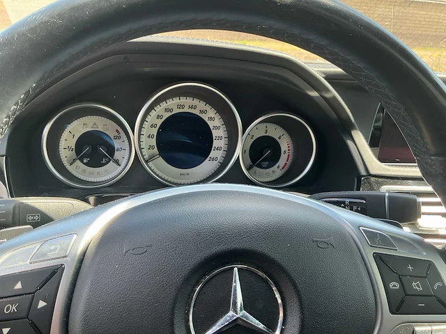 Mercedes-benz e-klasse personenauto (8-ktz-19) - afbeelding 25 van  25