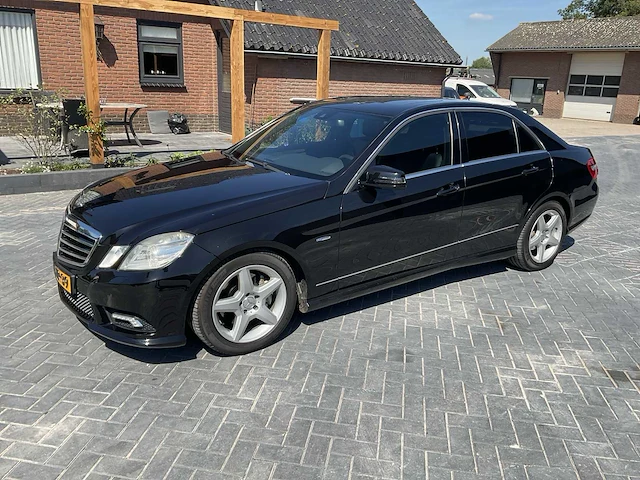 Mercedes-benz e-klasse personenauto - afbeelding 1 van  30