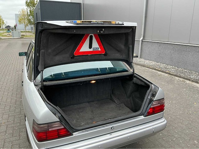 Mercedes-benz e200d limousine - afbeelding 9 van  34