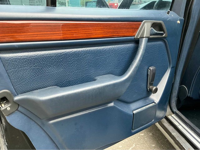 Mercedes-benz e200d limousine - afbeelding 16 van  34