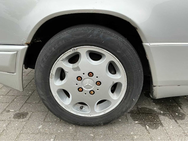 Mercedes-benz e200d limousine - afbeelding 21 van  34