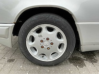 Mercedes-benz e200d limousine - afbeelding 21 van  34