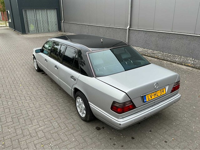 Mercedes-benz e200d limousine - afbeelding 32 van  34