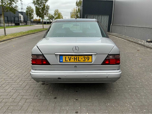 Mercedes-benz e200d limousine - afbeelding 33 van  34