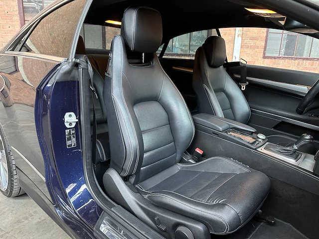 Mercedes-benz e250 amg cgi coupe 204pk 2010 e-klasse - afbeelding 30 van  42
