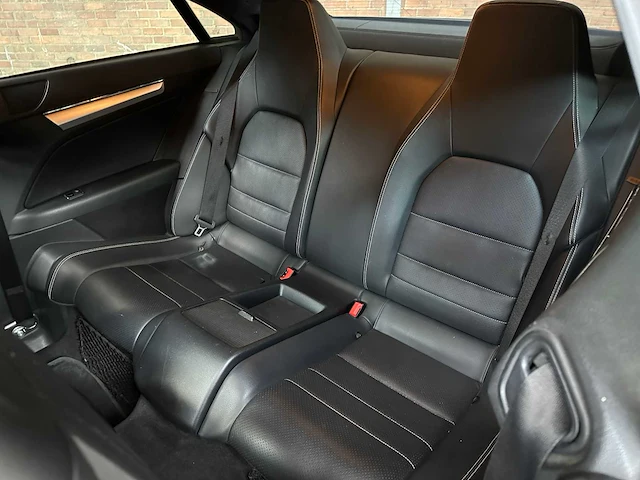 Mercedes-benz e250 amg cgi coupe 204pk 2010 e-klasse - afbeelding 35 van  42
