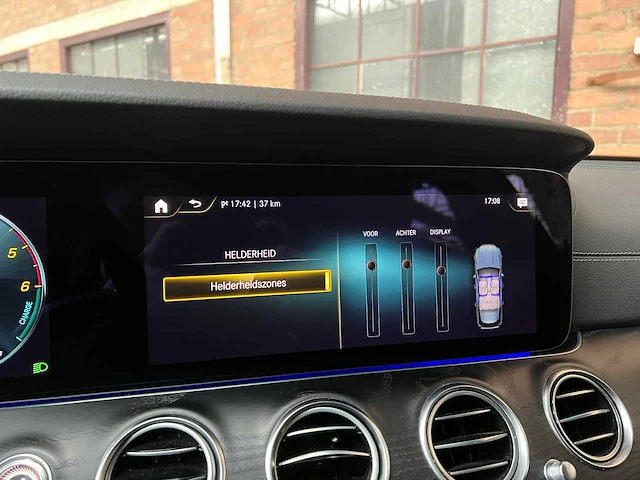 Mercedes-benz e300 de amg line 194pk 2021 plug-in hybrid e-klasse estate, p-967-zg - afbeelding 38 van  51