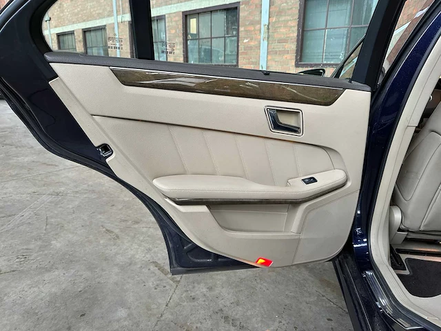 Mercedes-benz e350 cgi elegance e-klasse 292pk 2009, 05-jpn-5 youngtimer - afbeelding 26 van  40