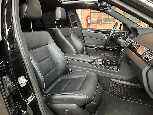 Mercedes-benz e500 amg 5.5 v8 388pk 2010 youngtimer - afbeelding 42 van  44