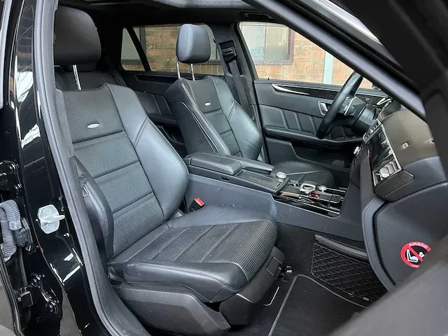 Mercedes-benz e63 amg estate designo 5.5 v8 525pk 2012 - afbeelding 63 van  72