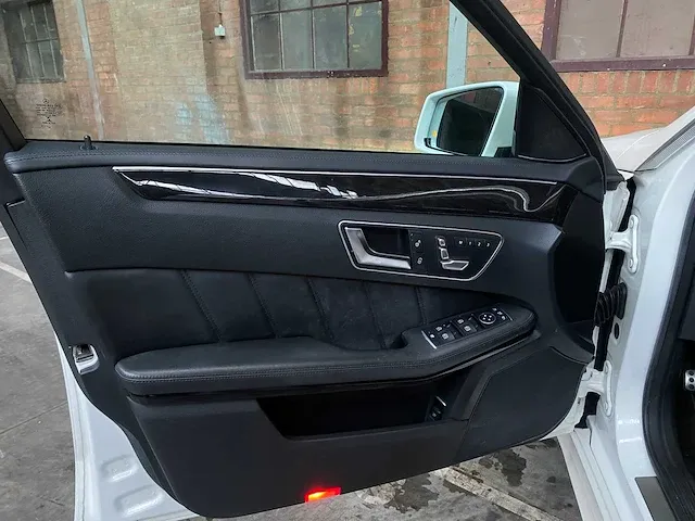 Mercedes-benz e63 estate amg 5.5 v8 4matic e-klasse 557pk 2015 orig-nl, 2-zfk-64 - afbeelding 42 van  72