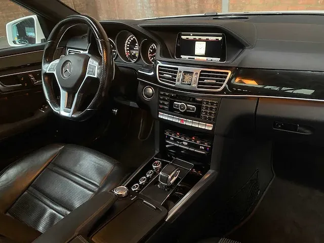 Mercedes-benz e63 estate amg 5.5 v8 4matic e-klasse 557pk 2015 orig-nl, 2-zfk-64 - afbeelding 49 van  72