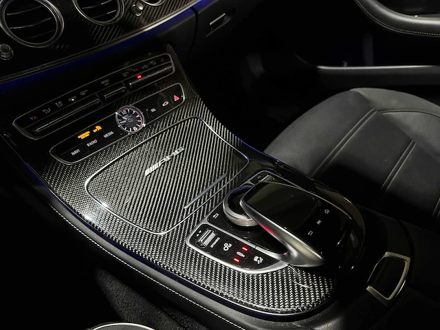 Mercedes-benz e63s estate amg 4.0 v8 4matic premium plus 612pk 2017 e-klasse, nl-kenteken - afbeelding 22 van  47