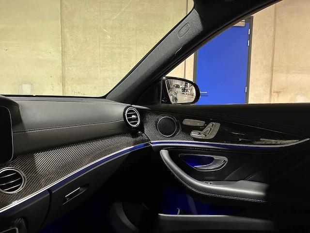 Mercedes-benz e63s estate amg 4.0 v8 4matic premium plus 612pk 2017 e-klasse, nl-kenteken - afbeelding 27 van  47