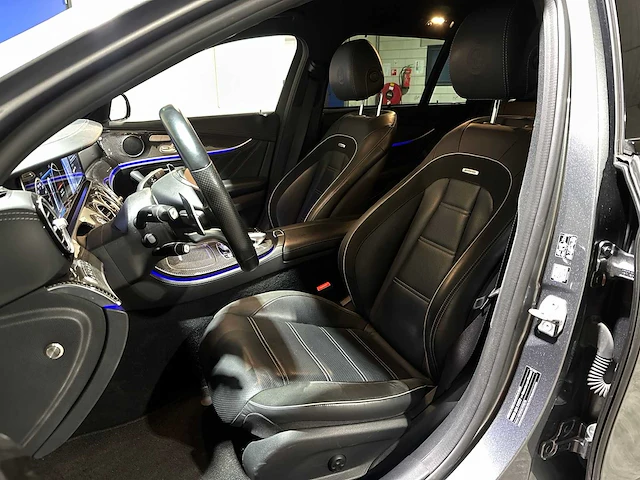 Mercedes-benz e63s estate amg 4.0 v8 4matic premium plus 612pk 2017 e-klasse, nl-kenteken - afbeelding 30 van  47