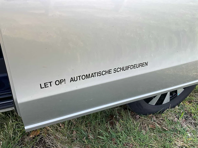 Mercedes-benz eqv 300 l3 avantgarde personenauto (8 personen) - afbeelding 16 van  36