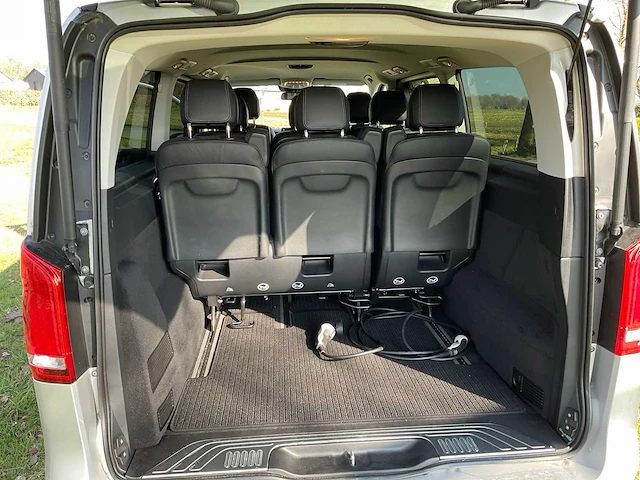 Mercedes-benz eqv 300 l3 avantgarde personenauto (8 personen) - afbeelding 19 van  36