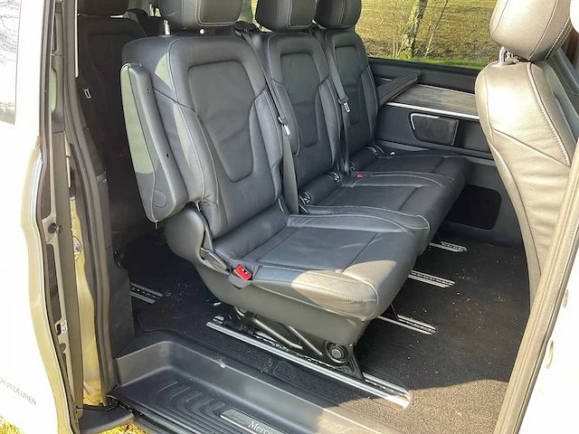 Mercedes-benz eqv 300 l3 avantgarde personenauto (8 personen) - afbeelding 22 van  36