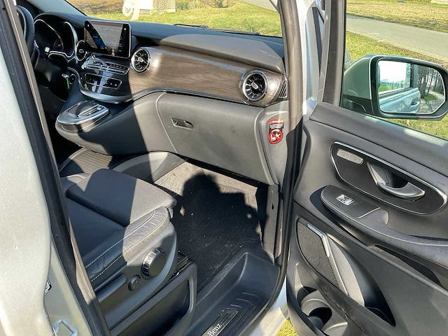 Mercedes-benz eqv 300 l3 avantgarde personenauto (8 personen) - afbeelding 24 van  36