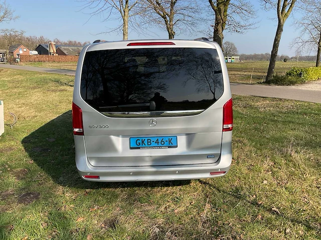 Mercedes-benz eqv 300 l3 avantgarde personenauto (8 personen) - afbeelding 32 van  36