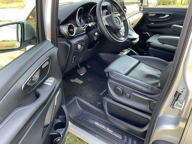 Mercedes-benz eqv 300 l3 avantgarde personenauto (8 personen) - afbeelding 34 van  36