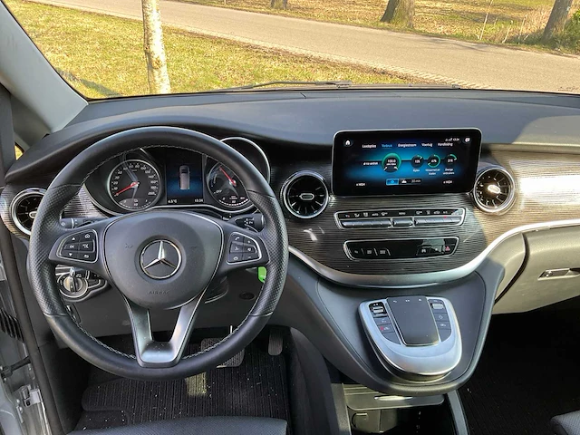 Mercedes-benz eqv 300 l3 avantgarde personenauto (8 personen) - afbeelding 35 van  36