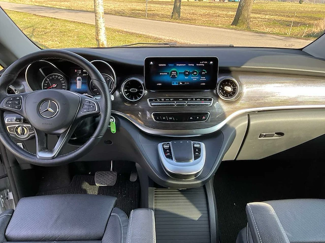 Mercedes-benz eqv 300 l3 avantgarde personenauto (8 personen) - afbeelding 36 van  36