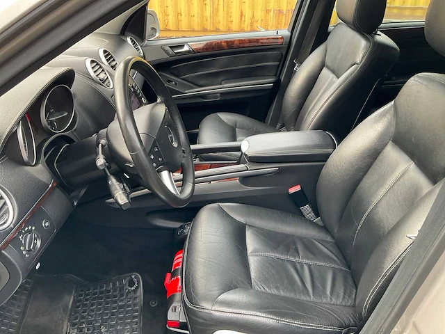 Mercedes-benz gl-klasse 450 v8 4-matic (youngtimer) - afbeelding 4 van  26