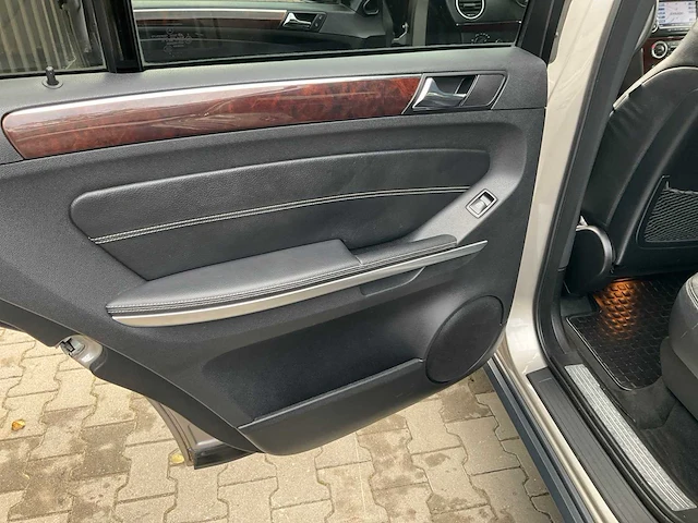 Mercedes-benz gl-klasse 450 v8 4-matic (youngtimer) - afbeelding 13 van  26