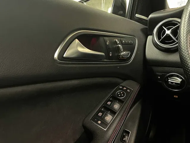Mercedes-benz gla 200 amg night-edition premium plus 157pk facelift 2018 (origineel-nl), sr-743-f - afbeelding 32 van  54