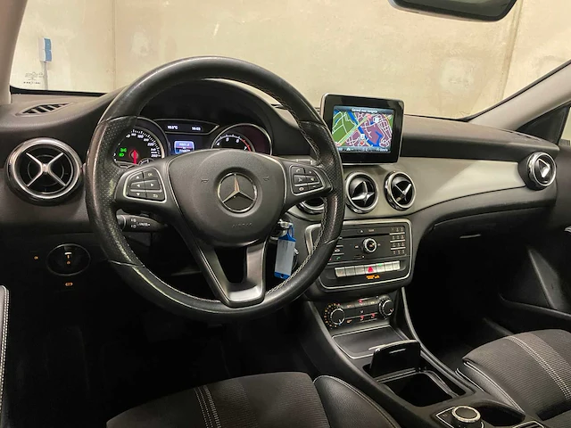 Mercedes-benz gla-klasse 180 business solution amg 122pk 2017, rz-668-t - afbeelding 11 van  53