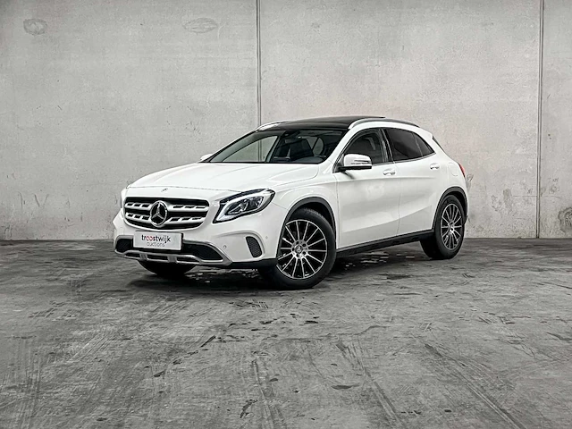 Mercedes-benz gla-klasse 180 business solution amg 122pk 2017, rz-668-t - afbeelding 1 van  53