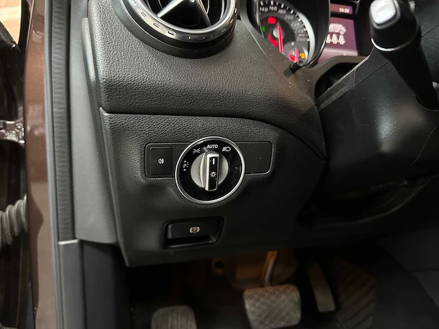 Mercedes-benz gla180 cdi lease edition 109pk 2015 gla-klasse, gf-098-d - afbeelding 13 van  40
