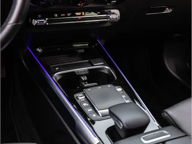 Mercedes-benz glb-klasse 200 automaat 2021 virtual navigatiesysteem stoelverwarming trekhaak 19"inch, r-329-ff - afbeelding 11 van  31