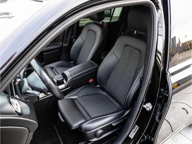 Mercedes-benz glb-klasse 200 automaat 2021 virtual navigatiesysteem stoelverwarming trekhaak 19"inch, r-329-ff - afbeelding 4 van  31