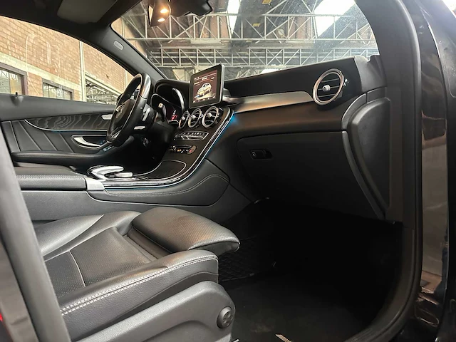 Mercedes-benz glc250 coupe amg line 4matic premium plus 211pk 2018 glc-klasse, xs-575-j - afbeelding 28 van  43