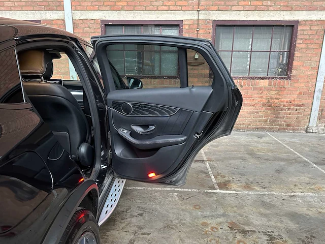 Mercedes-benz glc250 coupe amg line 4matic premium plus 211pk 2018 glc-klasse, xs-575-j - afbeelding 36 van  43