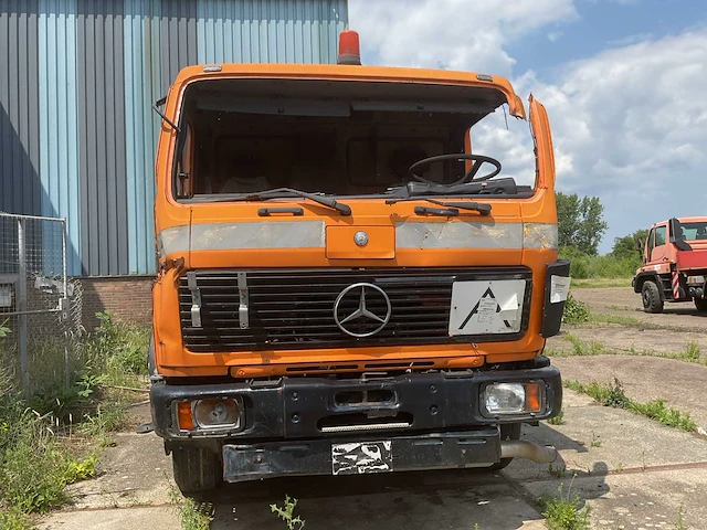 Mercedes-benz kolkenzuiger vrachtwagen - afbeelding 3 van  9